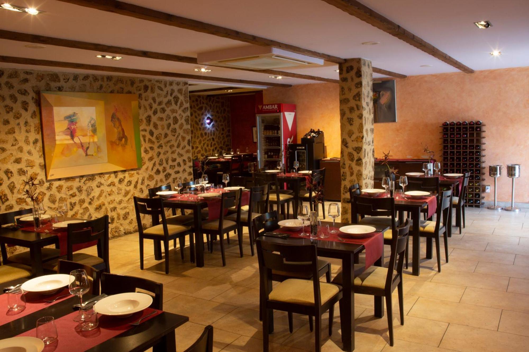 Hostal Bavieca Мединасели Экстерьер фото