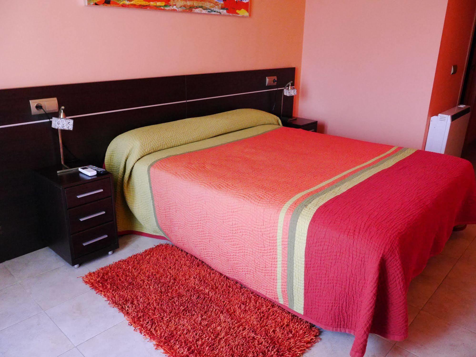 Hostal Bavieca Мединасели Экстерьер фото
