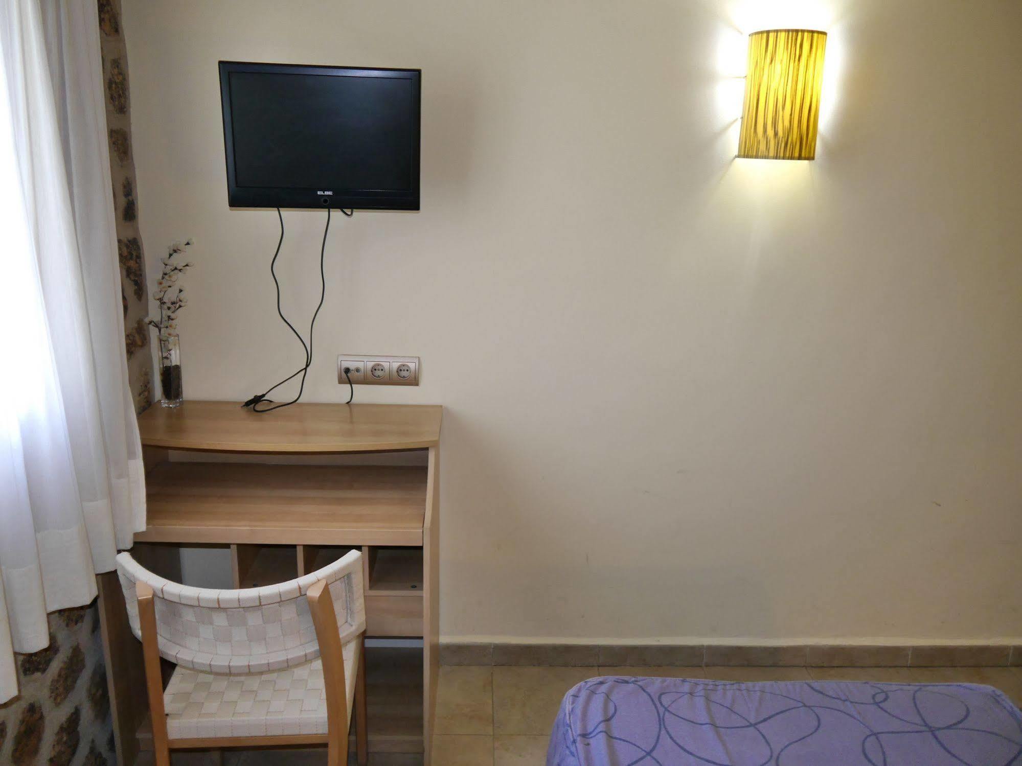 Hostal Bavieca Мединасели Экстерьер фото